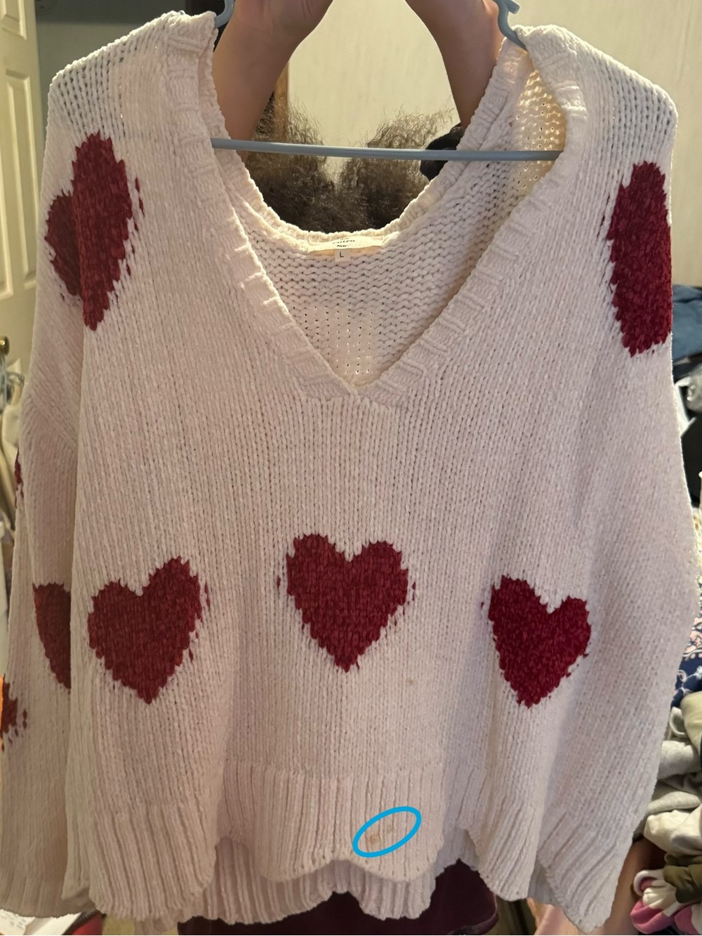 entro Cream V-Neck Sweater with Red Heart Pattern
